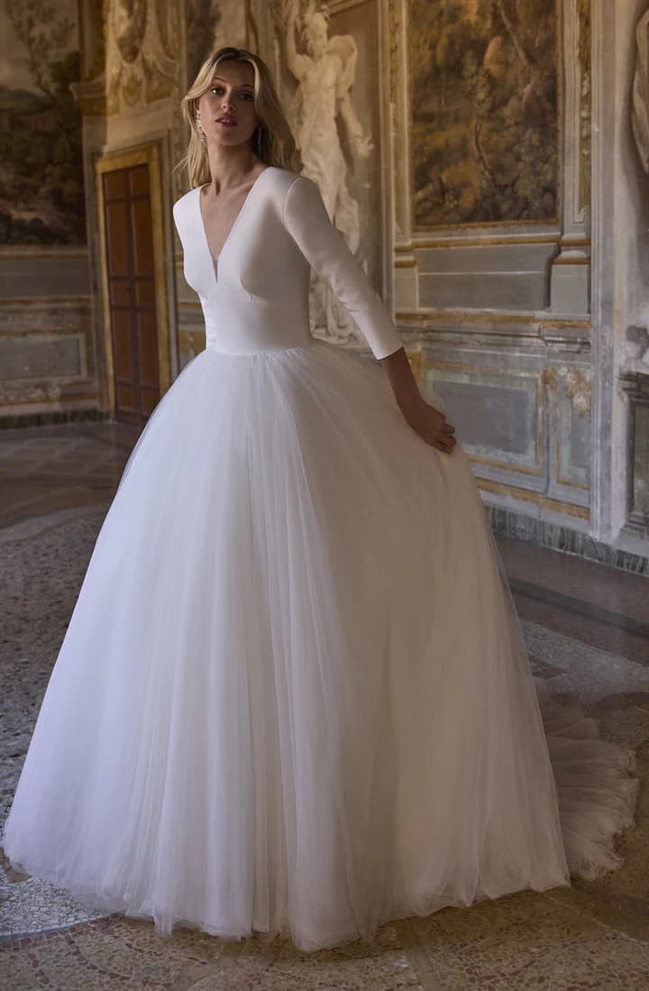 Alora 63232 - Veni Infantino wedding dress by Veni Infantino - A stunning and timeless plain crepe, tulle, and organza ball